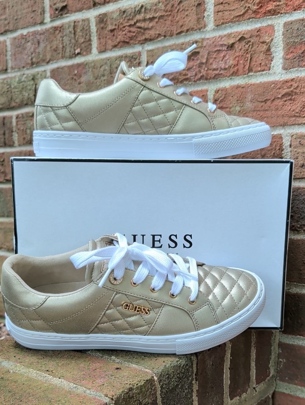 GUESS Metallic Gold Quilted Low-Top Loven Sneakers Size 8.5 (1060)